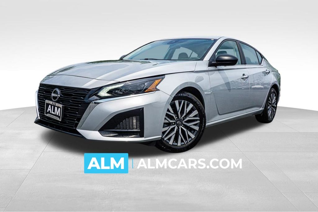 Brilliant Silver Metallic 2024 Nissan Altima Sedan Front-Wheel Drive Continuously Variable Transmission
