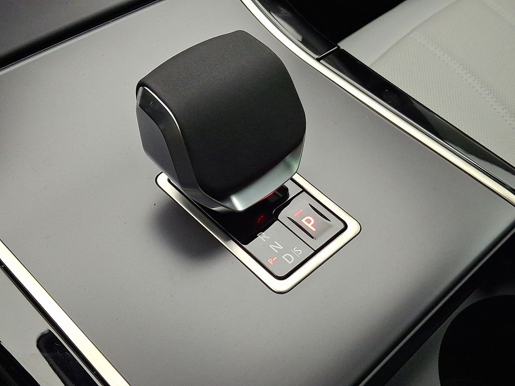 Thumbnail: 2026 Land Rover Range Rover Evoque - 12