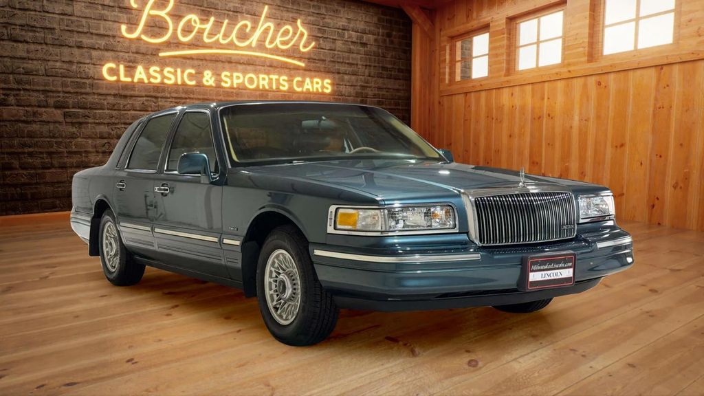 Medium Willow Green 1996 Lincoln Town Car Executive Sedan Rear-Wheel Drive 4-Speed Automatic