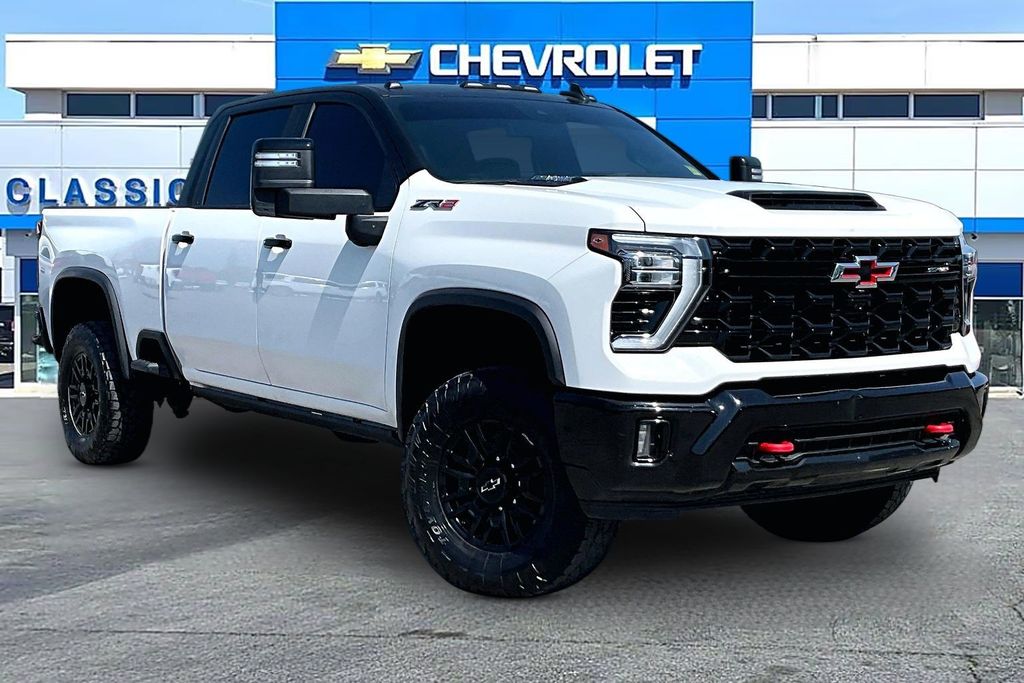 Summit White 2024 Chevrolet Silverado 2500HD Pickup Truck Four-Wheel Drive Automatic