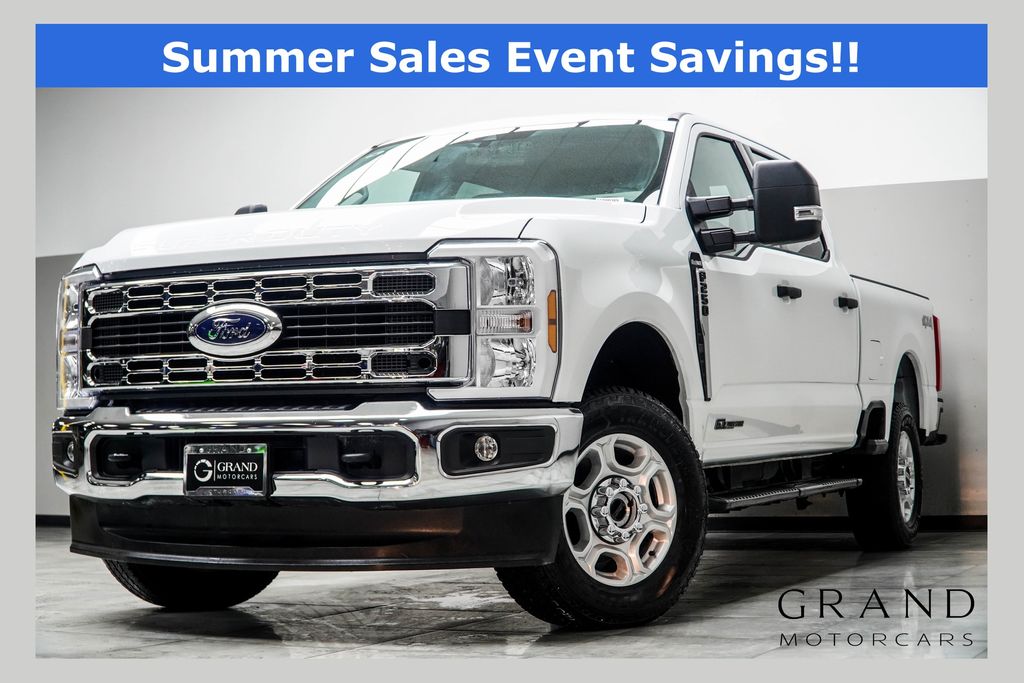 Oxford White 2025 Ford F-250 Super Duty XLT Crew Cab 4WD Pickup Truck Four-Wheel Drive Automatic