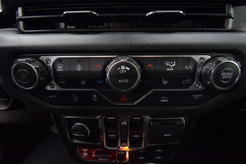 new 2026 Jeep Gladiator car, priced at $45,944