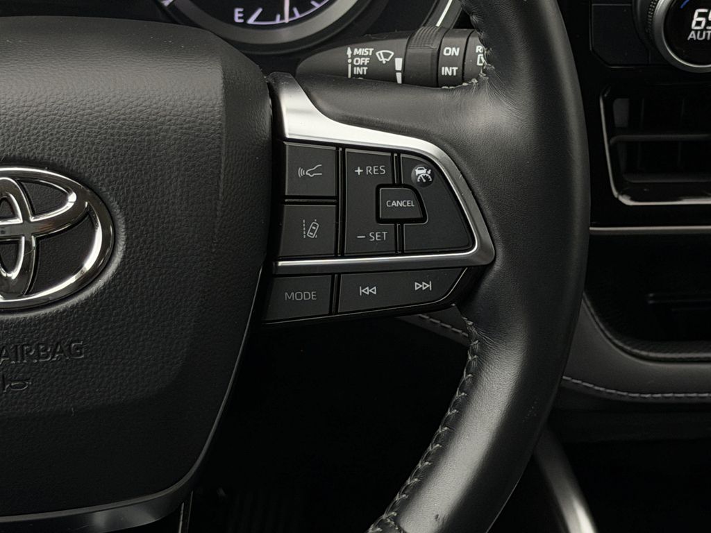 Used 2021 Toyota Highlander SUV