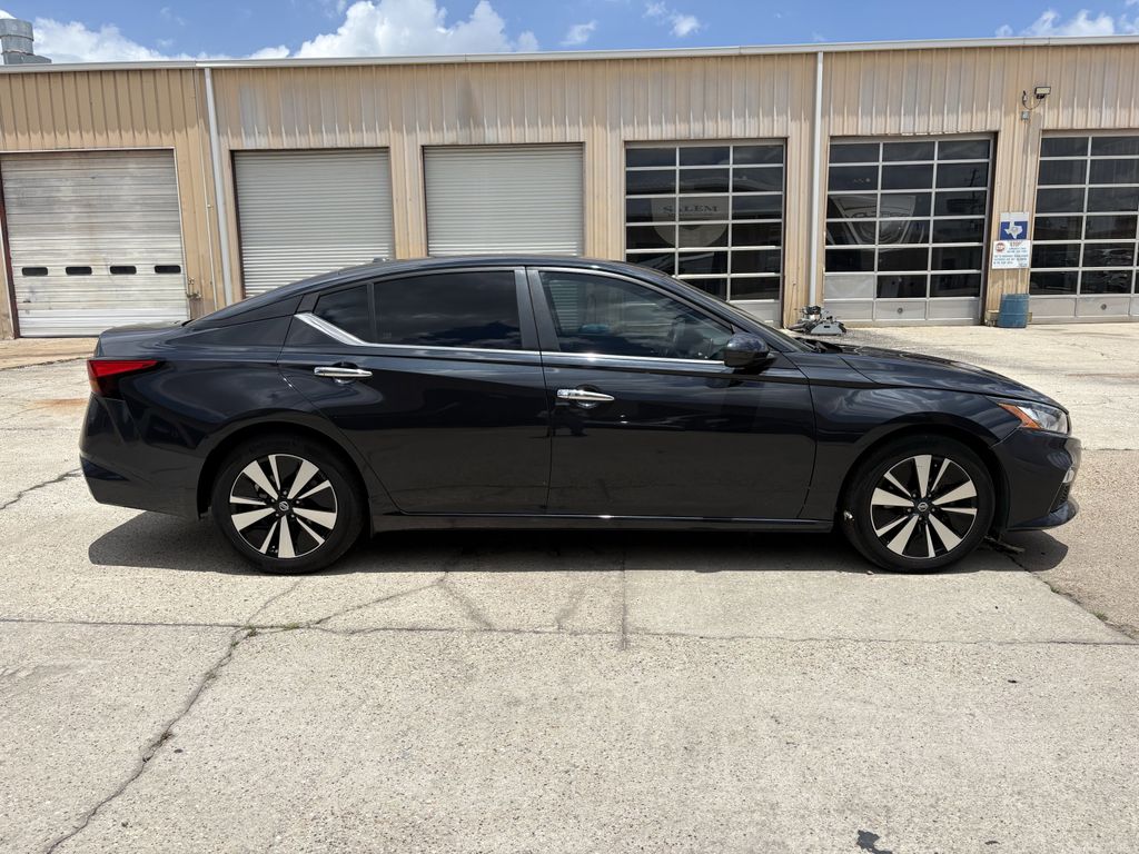 2022 Nissan Altima 2.5 SV Blue at Gullo Toyota