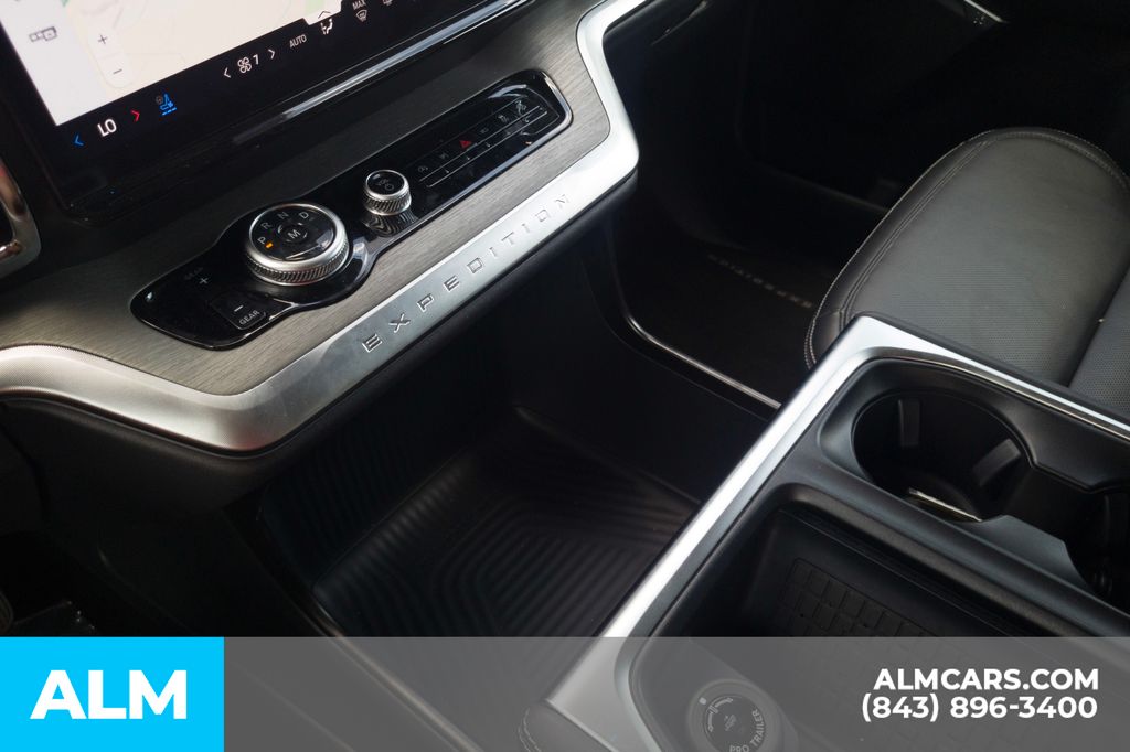 Used 2025 Silver Ford Platinum image 28