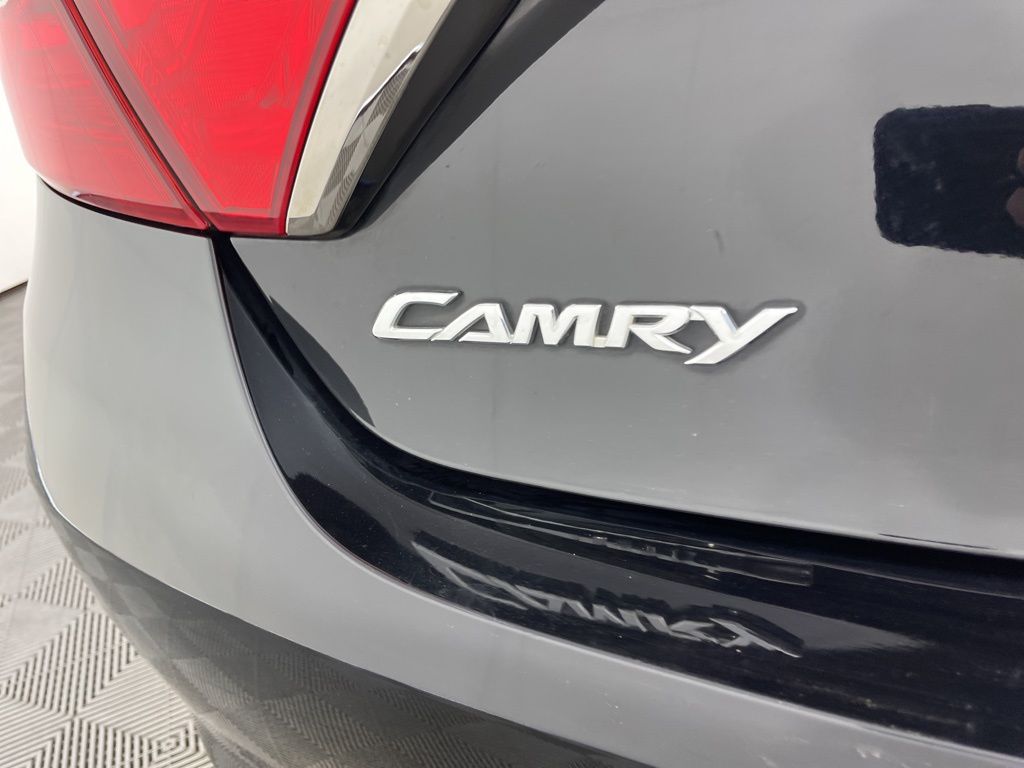 2017 Toyota Camry SE 3