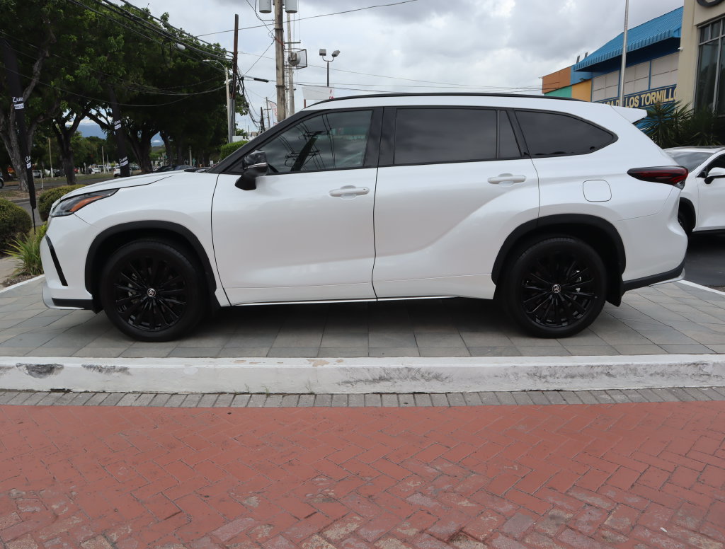 Thumbnail: 2025 Toyota Highlander - 8