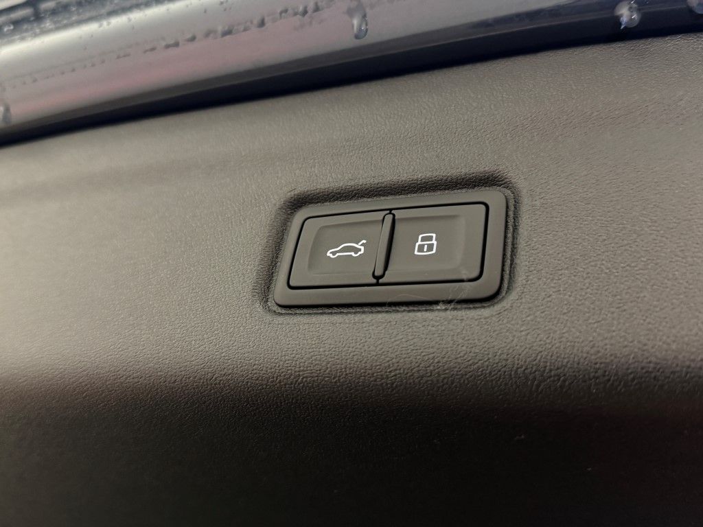 2025 Audi e-tron Premium 22
