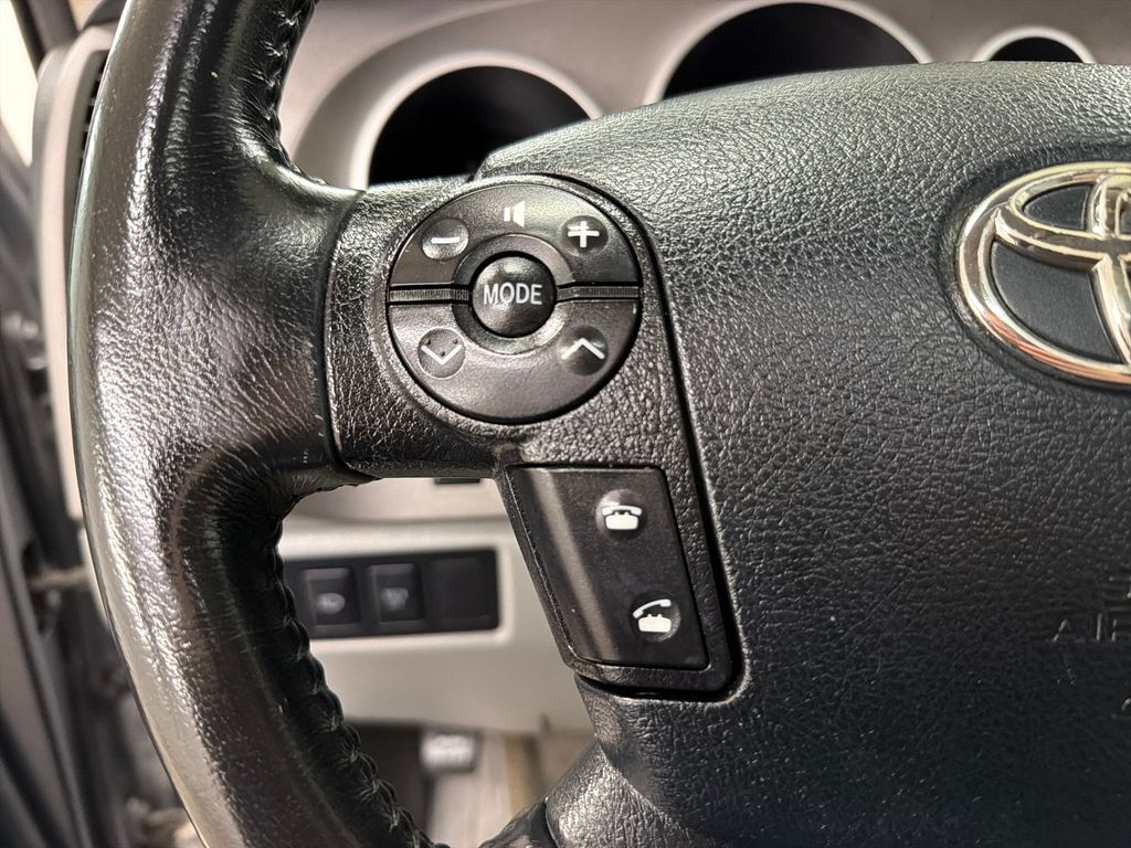 Used 2011 Silver Toyota SR5 image 19