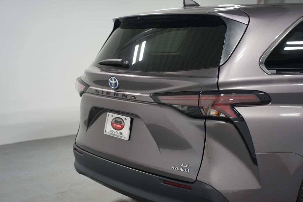 2023 Toyota Sienna LE 9