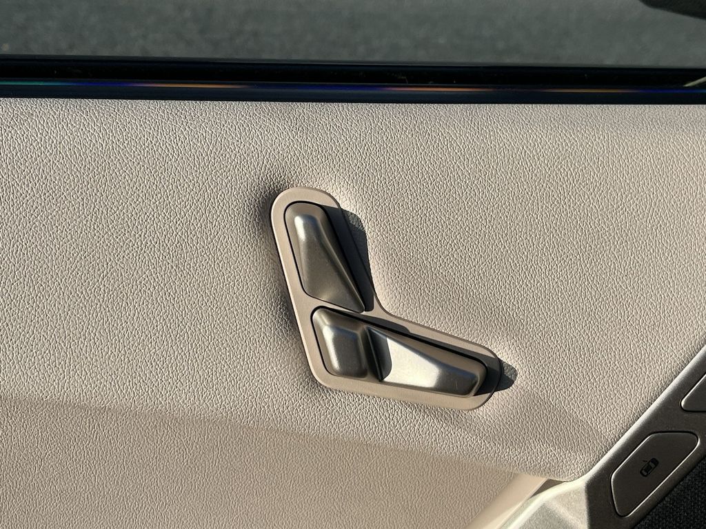 Thumbnail: 2023 BMW iX - 12