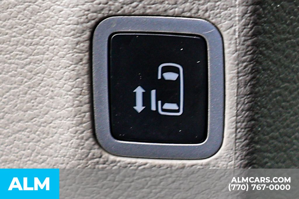 Used 2023 Black Chrysler Touring L image 52