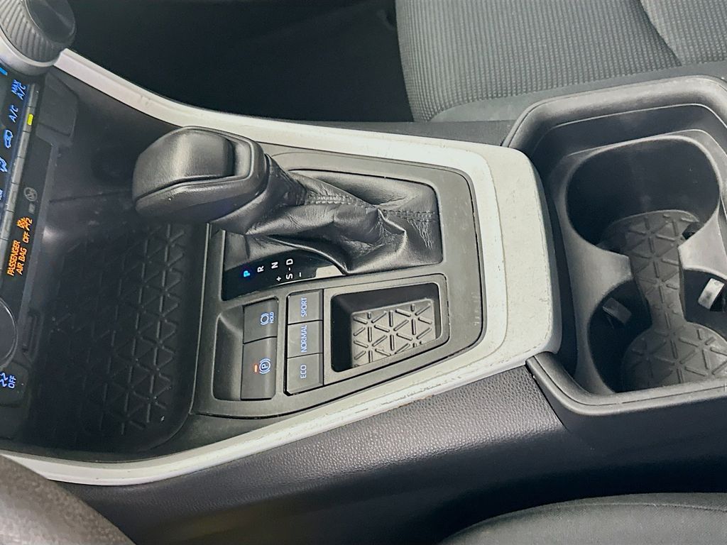 Thumbnail: 2019 Toyota RAV4 - 16