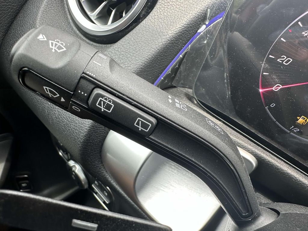 Thumbnail: 2024 Mercedes-Benz GLB - 25