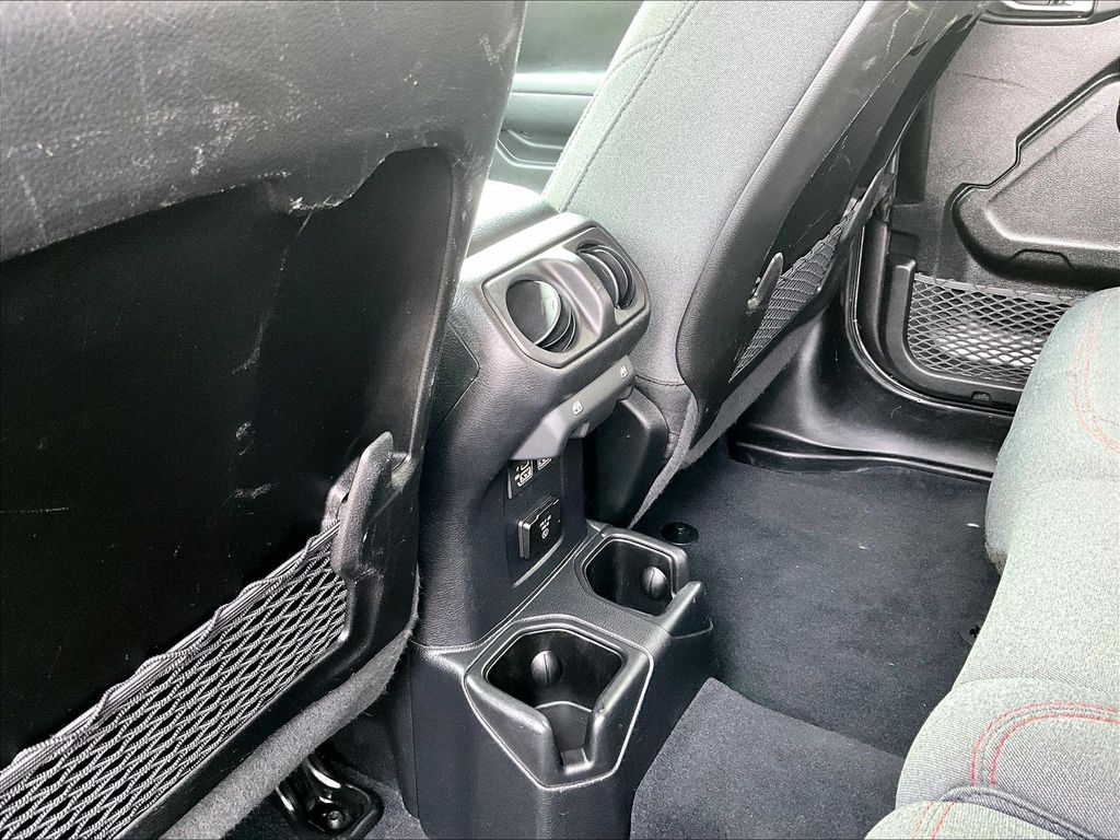 2024 Jeep Wrangler — photo 24