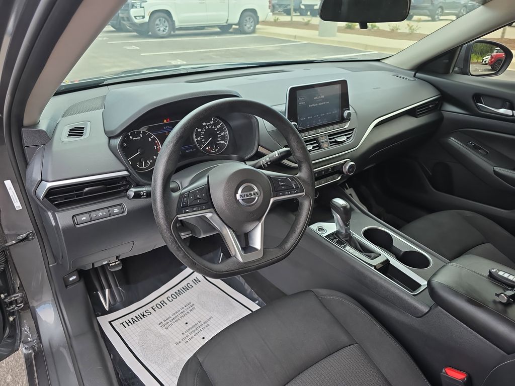 2022 Gun Metallic Nissan Altima 2.5 SV FWD Sedan