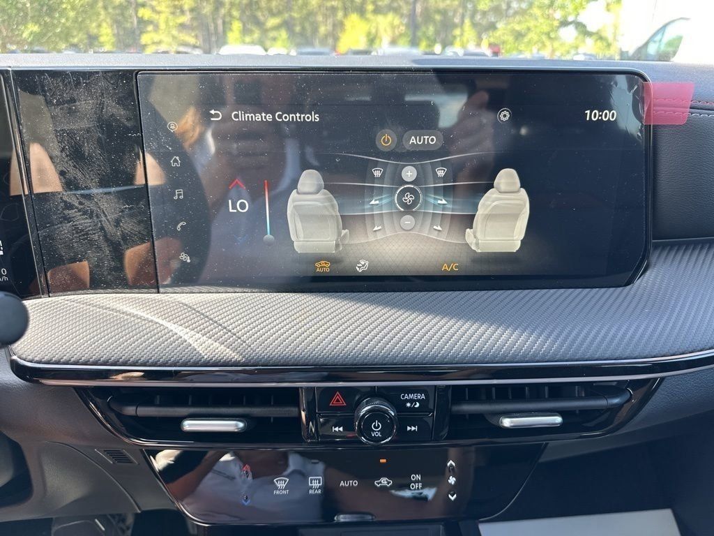 2025 Aspen White Tricoat Nissan Kicks SR FWD SUV