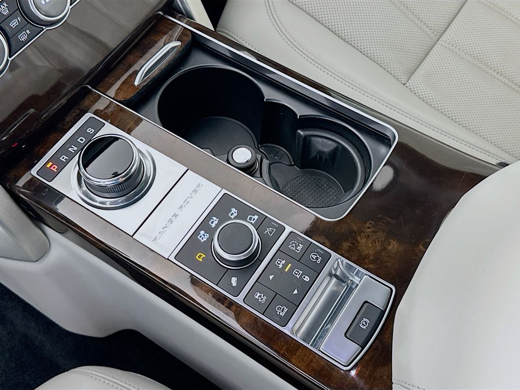 Thumbnail: 2017 Land Rover Range Rover - 17