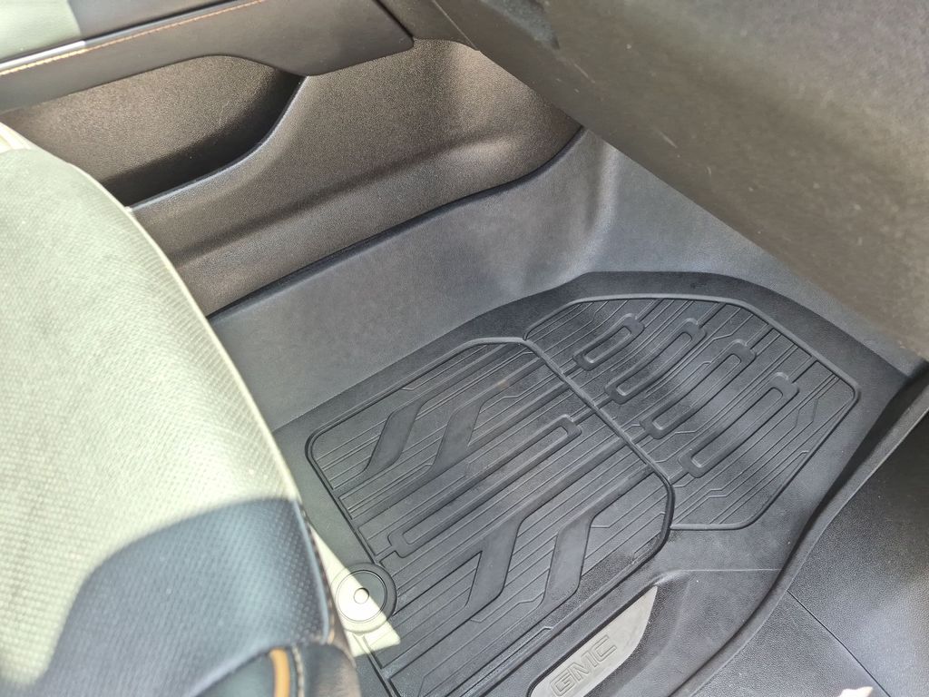Used 2022 Gray GMC AT4 image 43