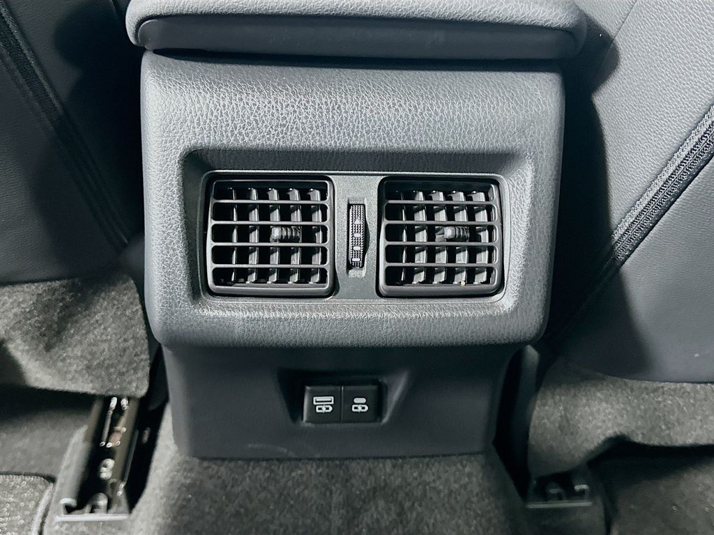 Thumbnail: 2025 Toyota Camry - 25