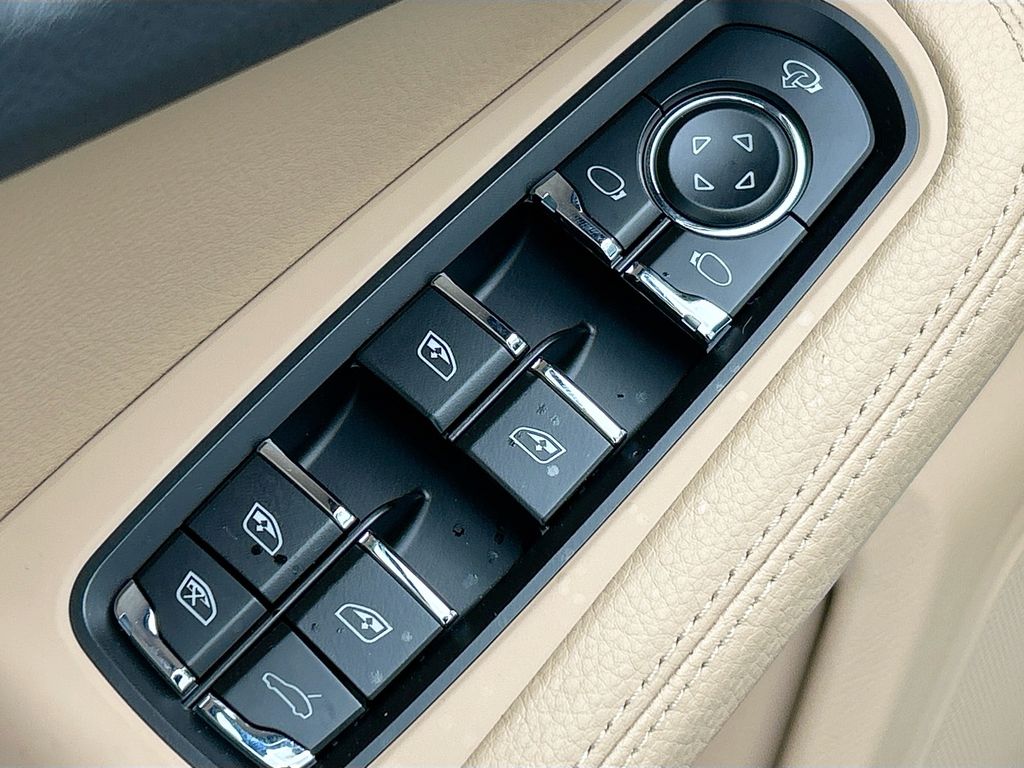 Thumbnail: 2026 Porsche Macan - 24