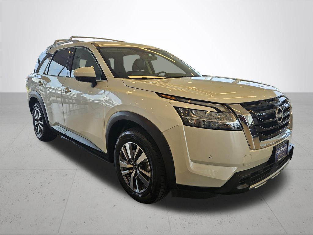 2023 Nissan Pathfinder SL