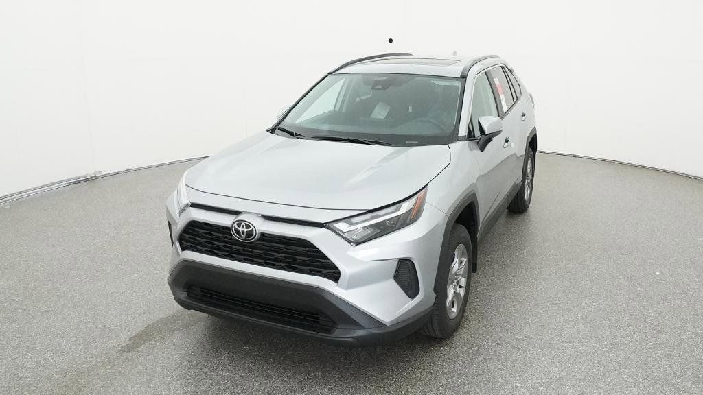 2025 Toyota RAV4 XLE 8