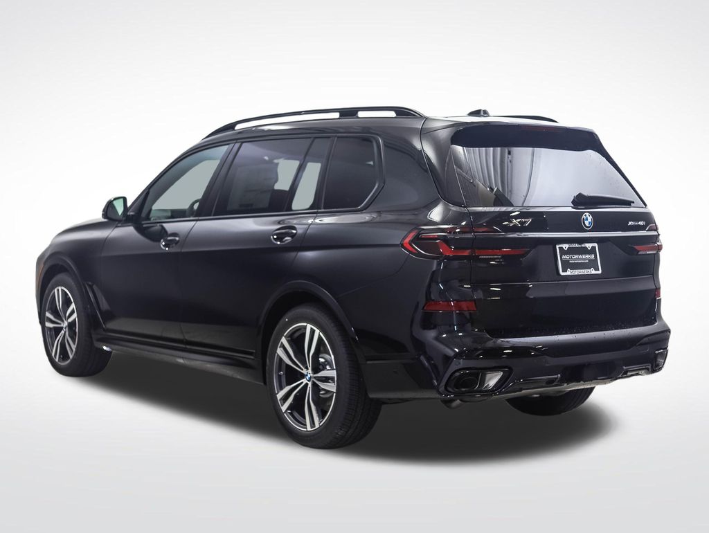 Thumbnail: 2027 BMW X7 - 3