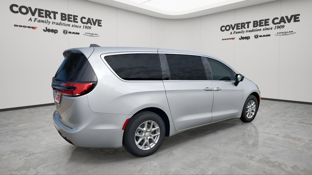 New 2026 Silver Chrysler Select image 10