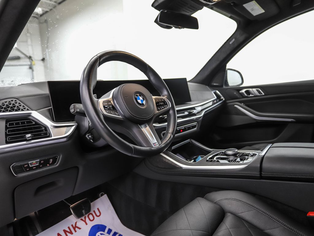 Thumbnail: 2023 BMW X7 - 10