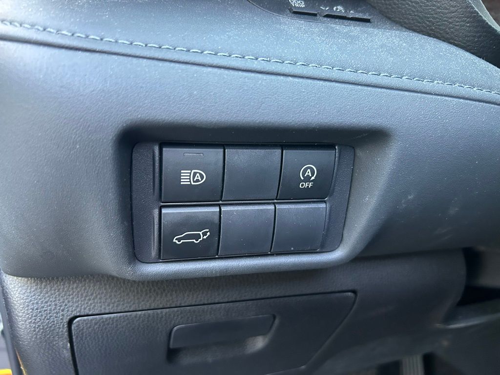 Thumbnail: 2023 Toyota Highlander - 18