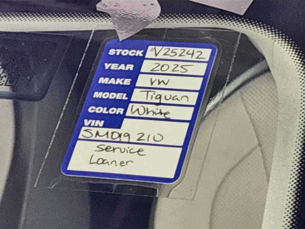 2025 Volkswagen Tiguan 2.0T SE