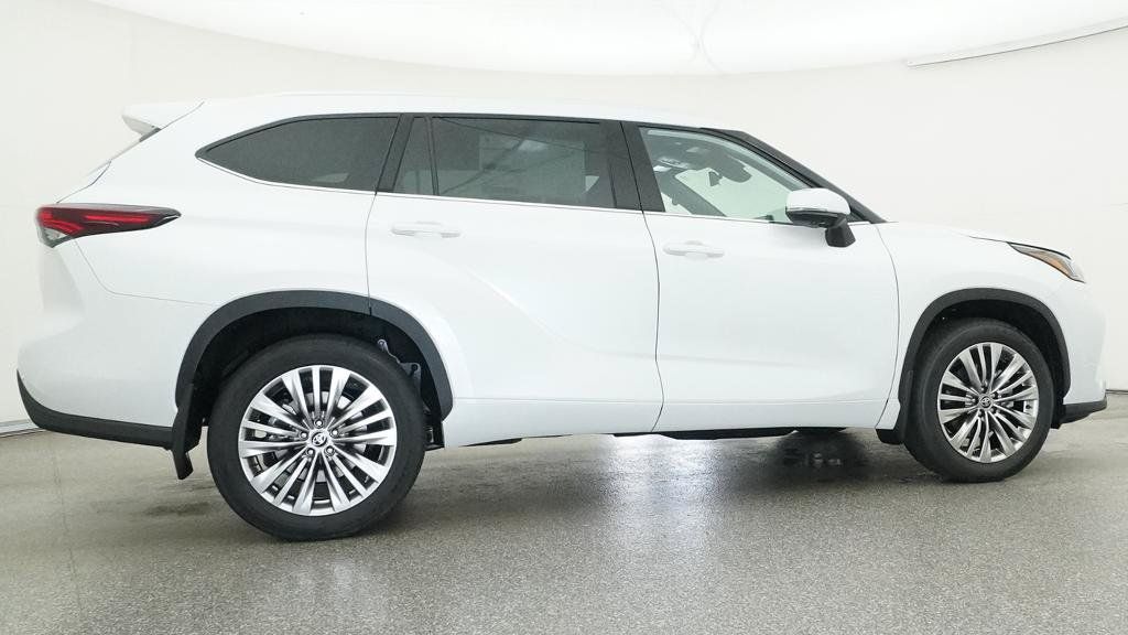 Thumbnail: 2026 Toyota Highlander - 16