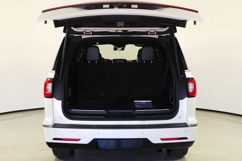 Thumbnail: 2019 Lincoln Navigator - 10