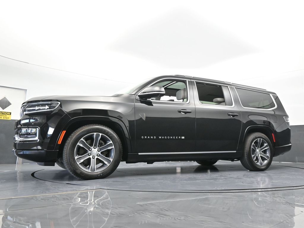 Used 2024 Diamond Black Crystal Pearlcoat Jeep Base image 70