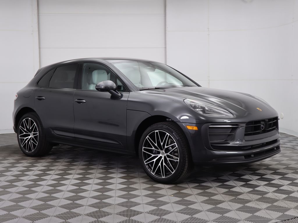 2025 Porsche Macan  3