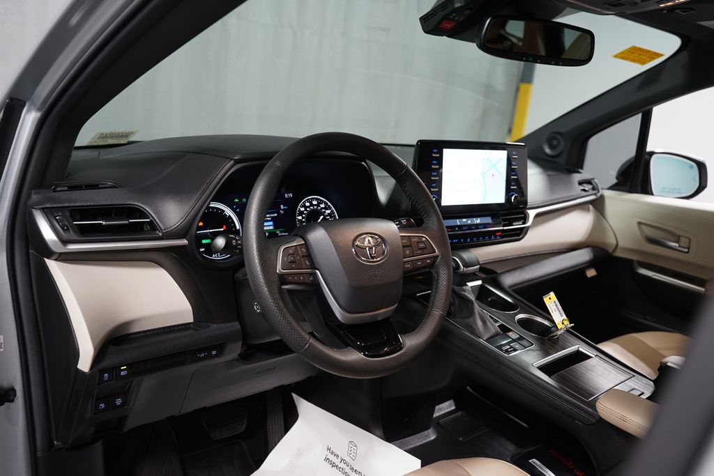 Thumbnail: 2023 Toyota Sienna - 11