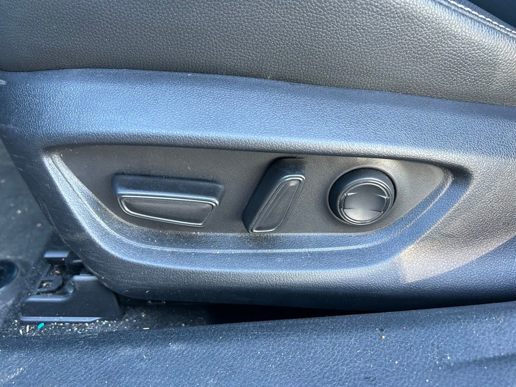 Thumbnail: 2025 Toyota Camry - 16