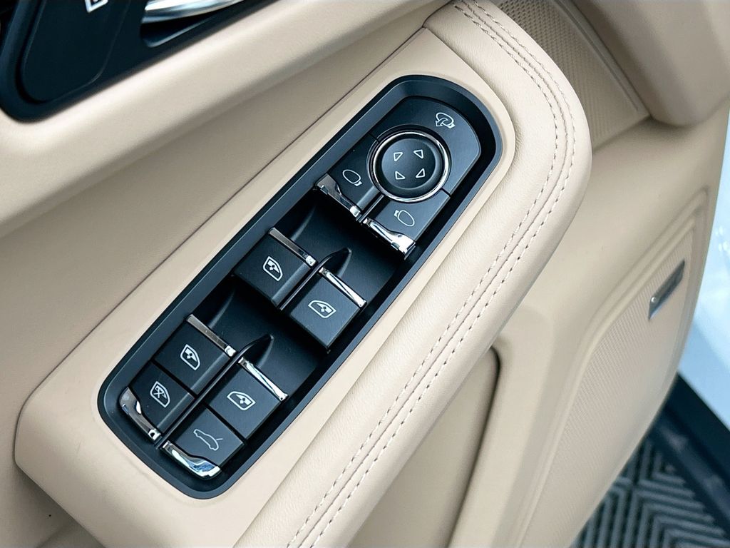 Thumbnail: 2026 Porsche Macan - 24