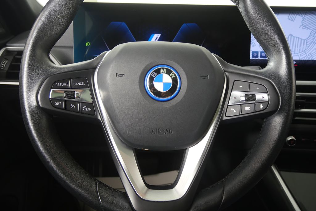 Thumbnail: 2023 BMW i4 - 18