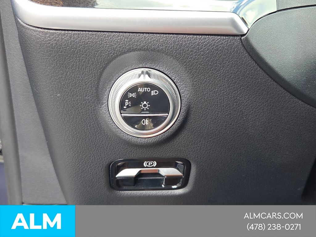 Used 2024  Mercedes-Benz C 300 image 27