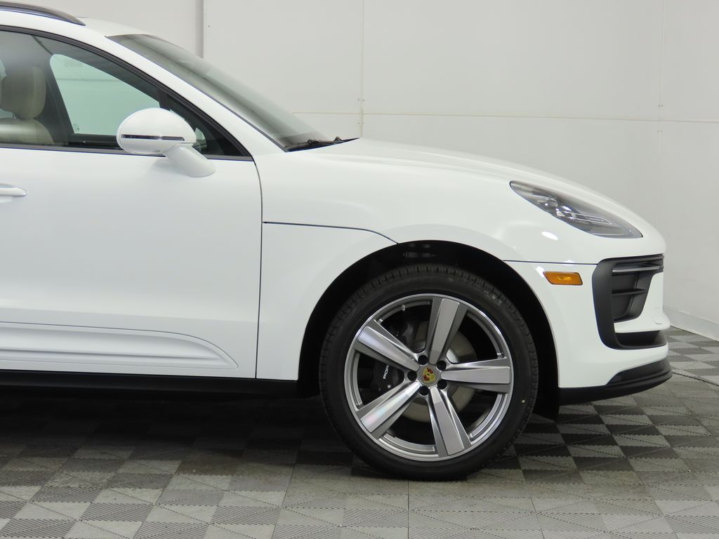 Thumbnail: 2025 Porsche Macan - 11