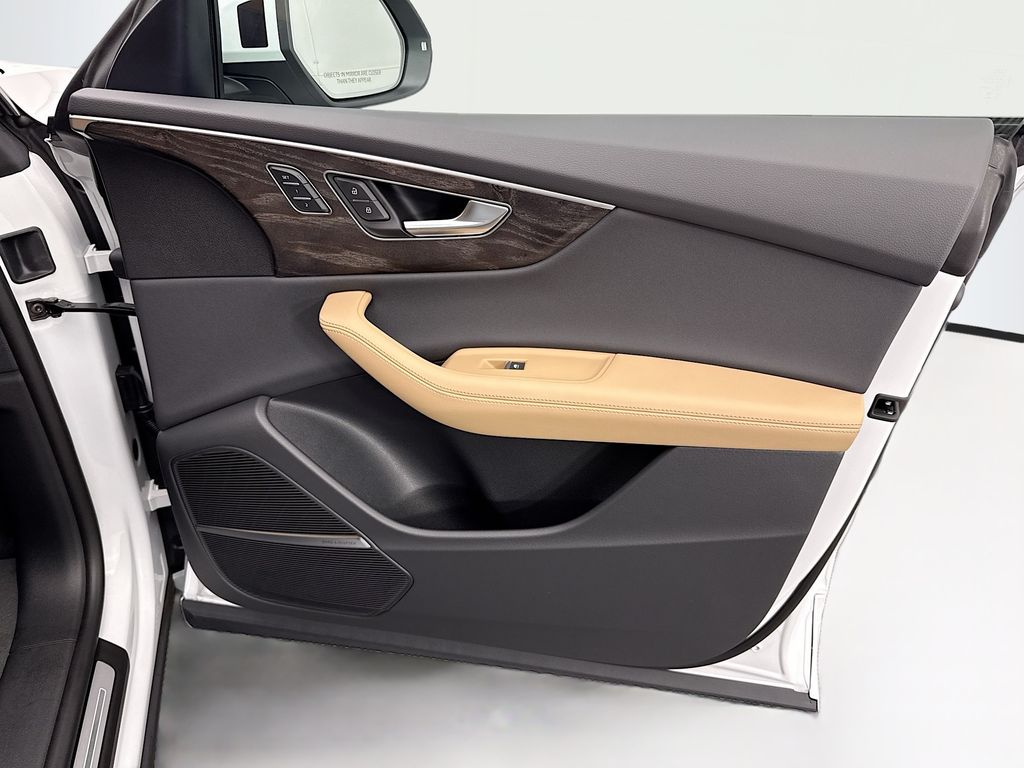 Thumbnail: 2026 Audi Q8 - 24