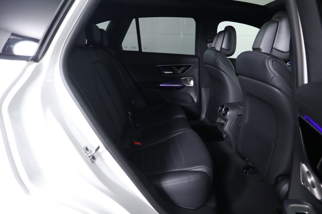 2025 Mercedes-Benz GLC 300 24
