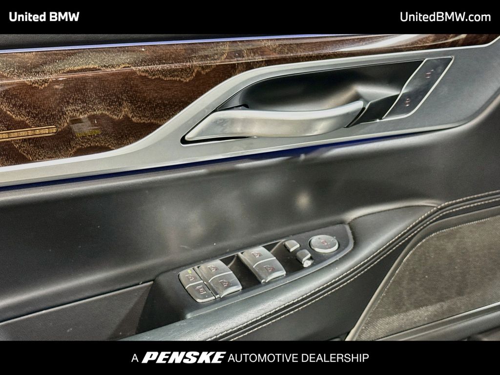 Thumbnail: 2021 BMW 7 Series - 10