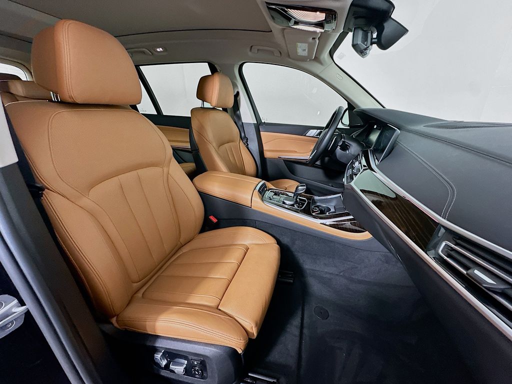 Thumbnail: 2021 BMW X7 - 30