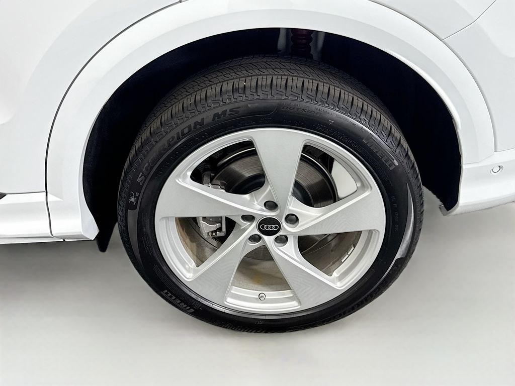 Thumbnail: 2025 Audi Q5 - 30