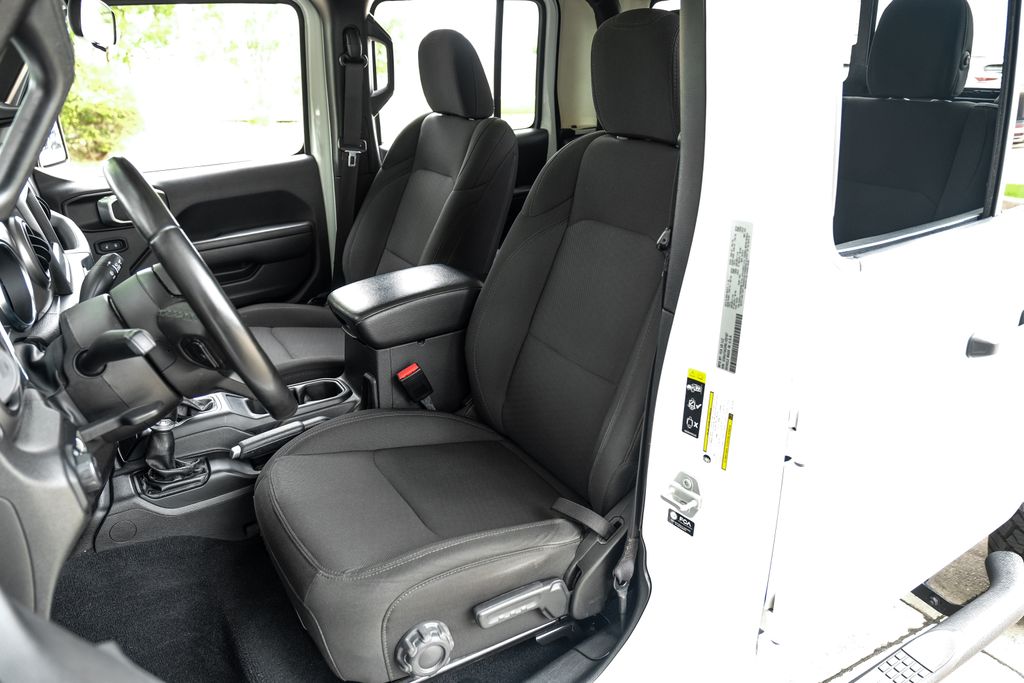 used 2022 Jeep Gladiator car, priced at $28,382