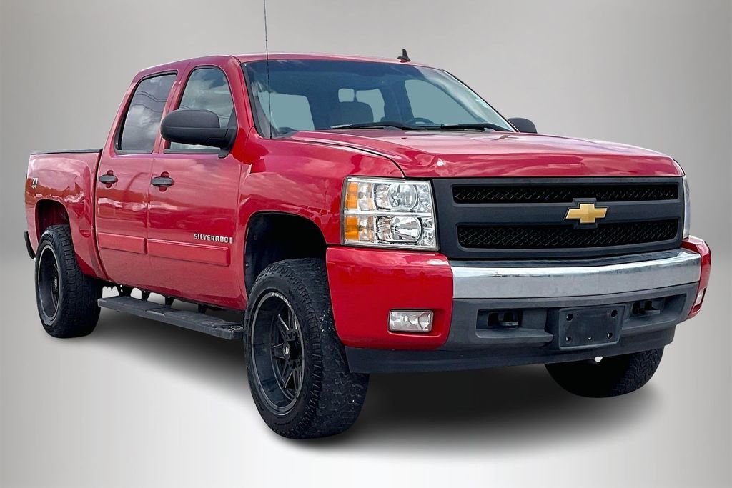Used 2007 Chevrolet Silverado 1500 LT 4D Crew Cab