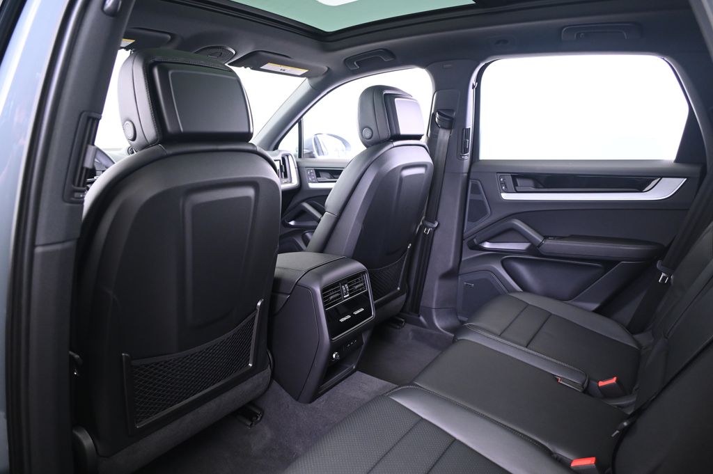 Thumbnail: 2025 Porsche Cayenne - 31